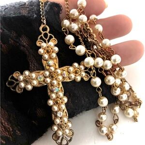 PEARL CROSS ROSARY-LIKE NECKLACE